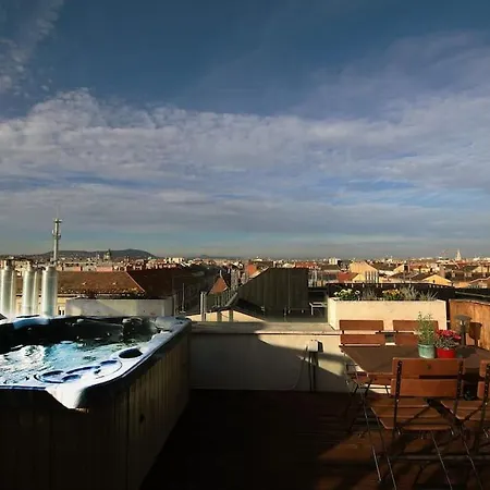 شقة 360 Panorama • Rooftop Jacuzzi • Downtown Luxury بودابست
