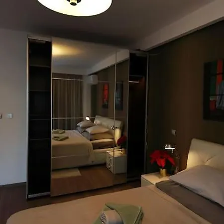 360 Panorama • Rooftop Jacuzzi • Downtown Luxury Apartment *
