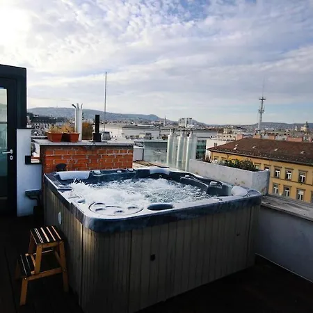 360 Panorama • Rooftop Jacuzzi • Downtown Luxury شقة بودابست