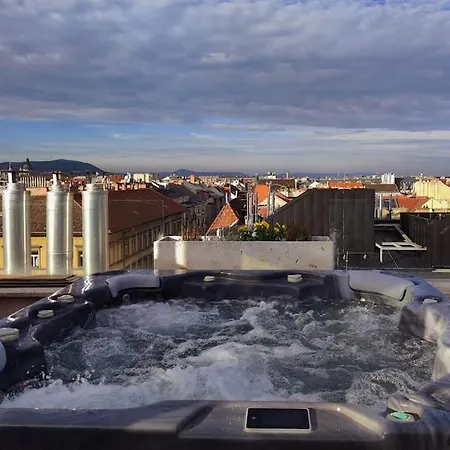 360 Panorama • Rooftop Jacuzzi • Downtown Luxury