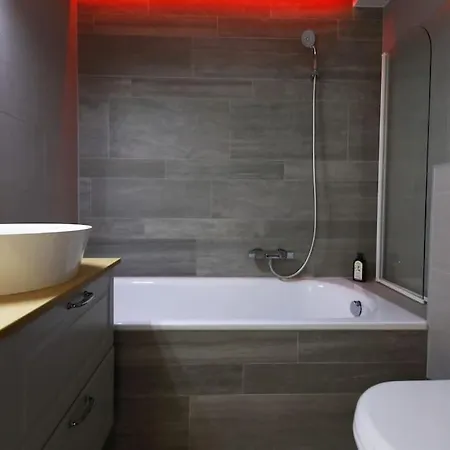 360 Panorama • Rooftop Jacuzzi • Downtown Luxury شقة بودابست