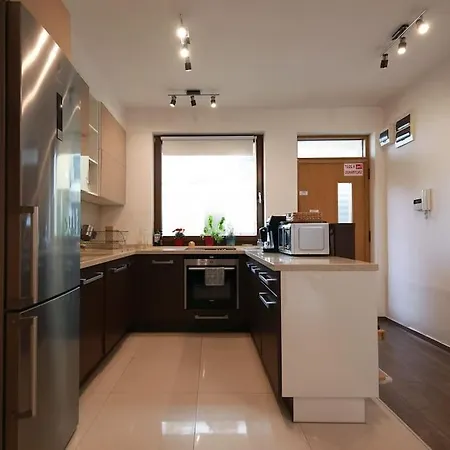 360 Panorama • Rooftop Jacuzzi • Downtown Luxury Daire Budapeşte