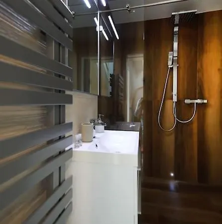 Apartment 360 Panorama • Rooftop Jacuzzi • Downtown Luxury