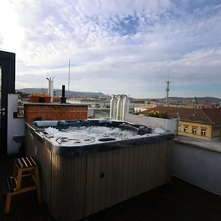 360 Panorama • Rooftop Jacuzzi • Downtown Luxury Budapeşte