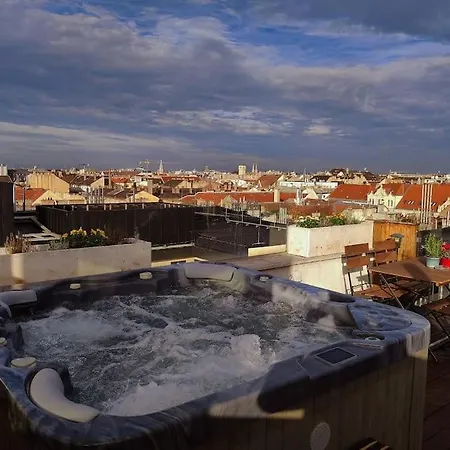 Lejlighed 360 Panorama • Rooftop Jacuzzi • Downtown Luxury *